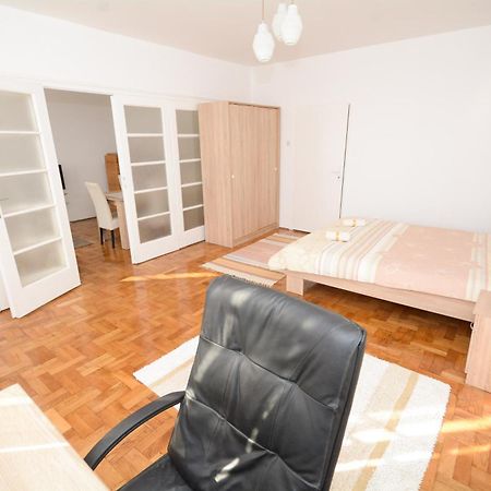 Apartments City Hall Beograd Ruang foto